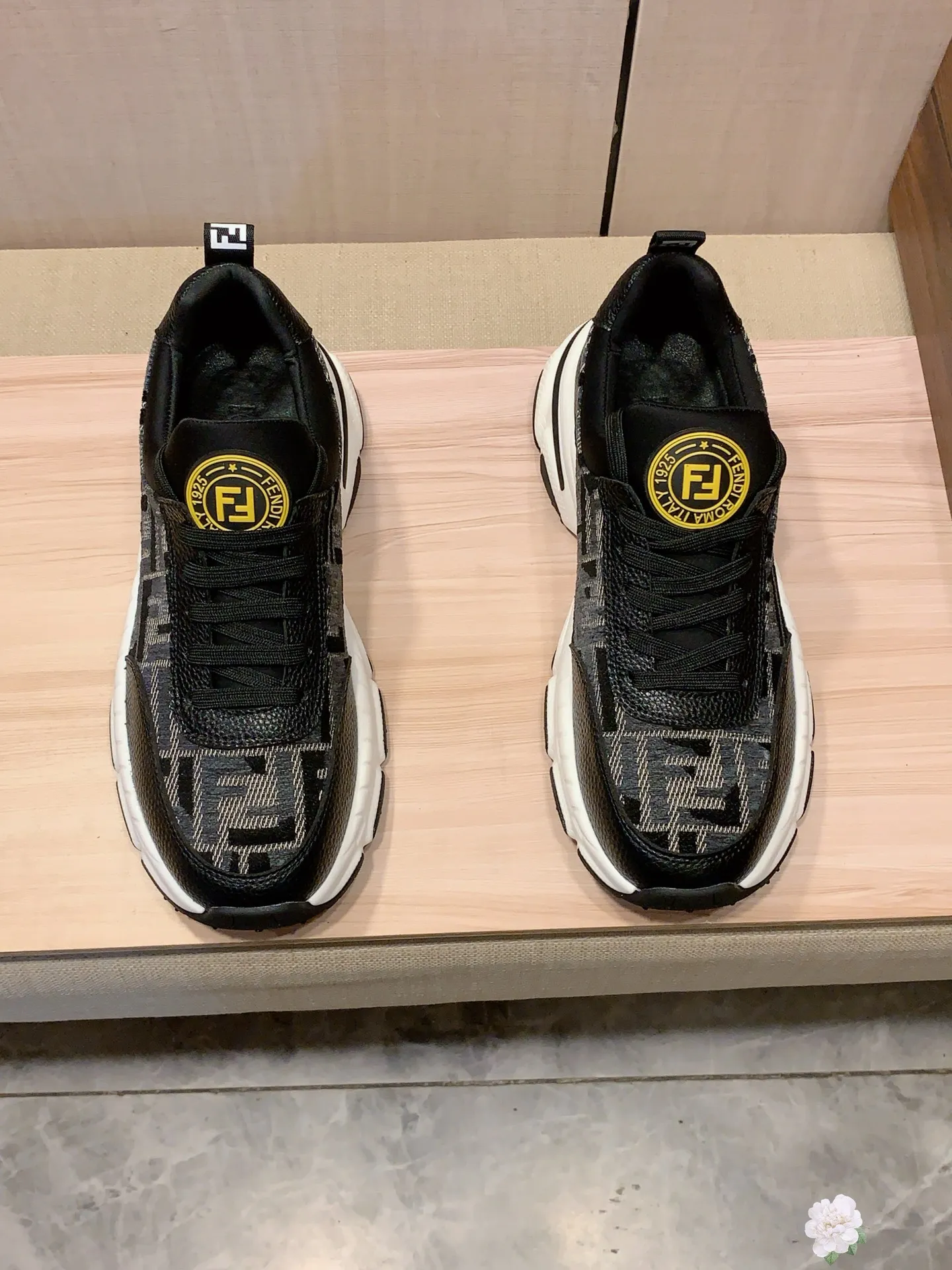 Men's men's shoes💰460💰💰🎩🎩[Lightning][Lightning] "FENDI*" The latest and most popular casual shoes, top brand [Seduce] luxury~purchase, top~quality. [Strong] The upper is made of imported breathable cowhide with material ➕ breathable sheepskin feet (•) and fine workmanship. The original stylish and stylish soft rubber wear-resistant and non-slip outsole is light and comfortable on the feet. The real thing looks better when photographed in person. 111: code: 38-44, 3️⃣ colors selected